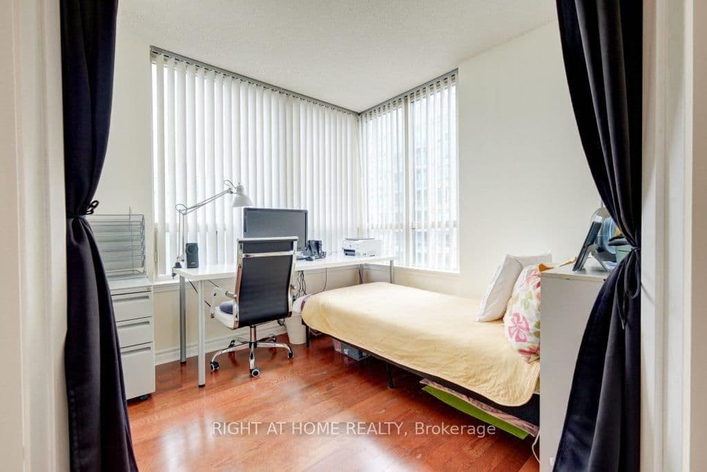 7 Bishop Avenue, Unit 905 thumbnail 16