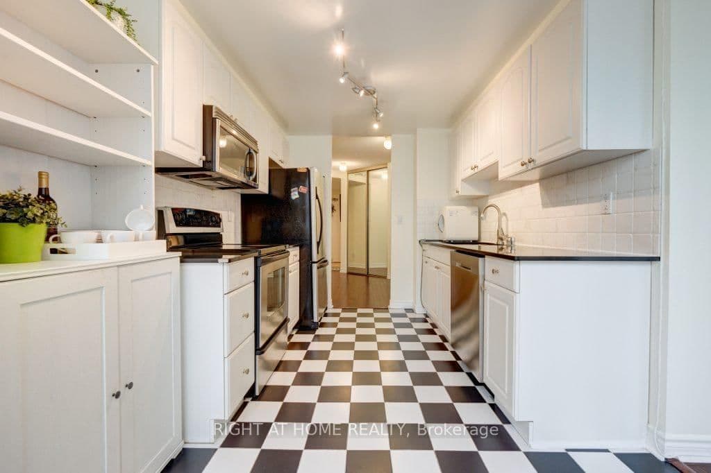 7 Bishop Avenue, Unit 905 thumbnail 18