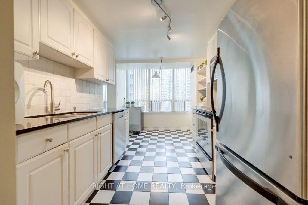 7 Bishop Avenue, Unit 905 thumbnail 19