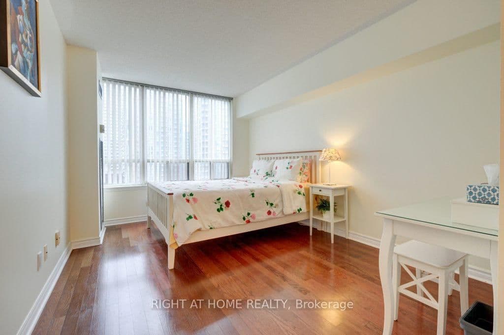 7 Bishop Avenue, Unit 905 thumbnail 21