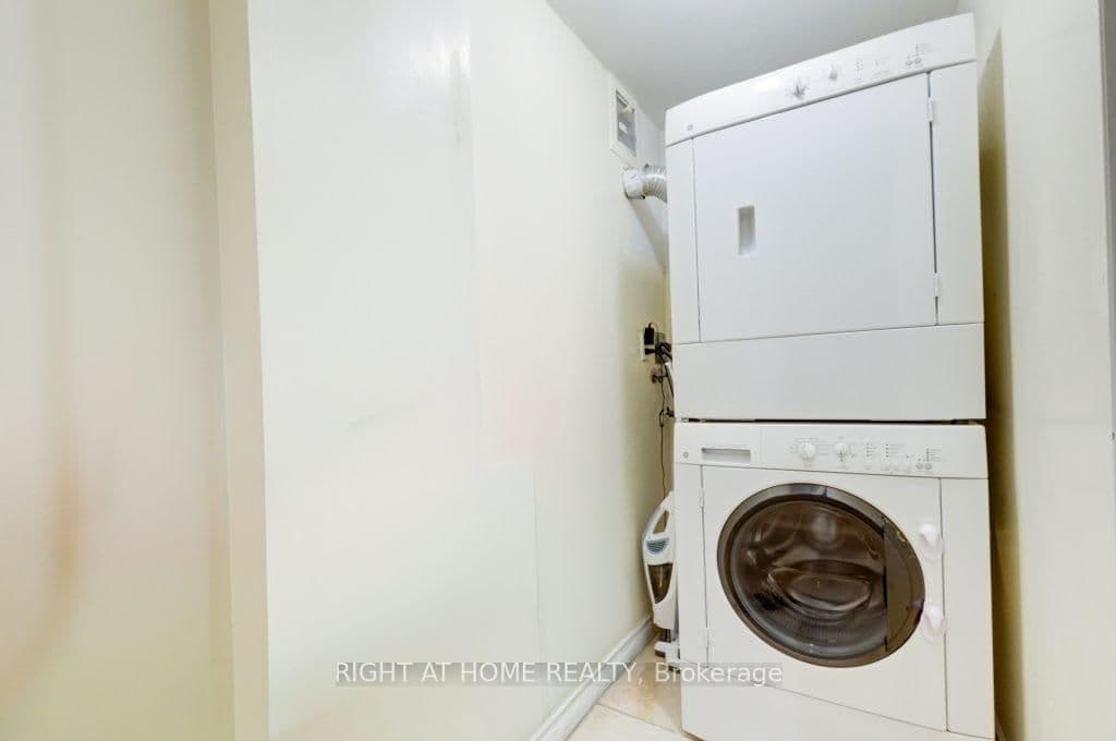 7 Bishop Avenue, Unit 905 thumbnail 22