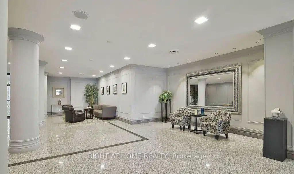 7 Bishop Avenue, Unit 905 thumbnail 4