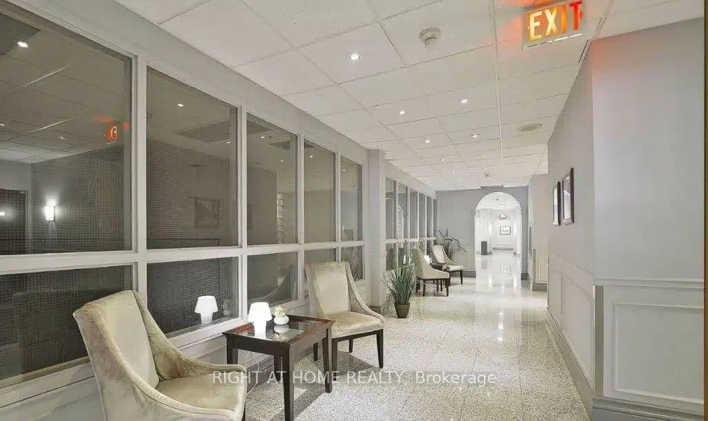 7 Bishop Avenue, Unit 905 thumbnail 5