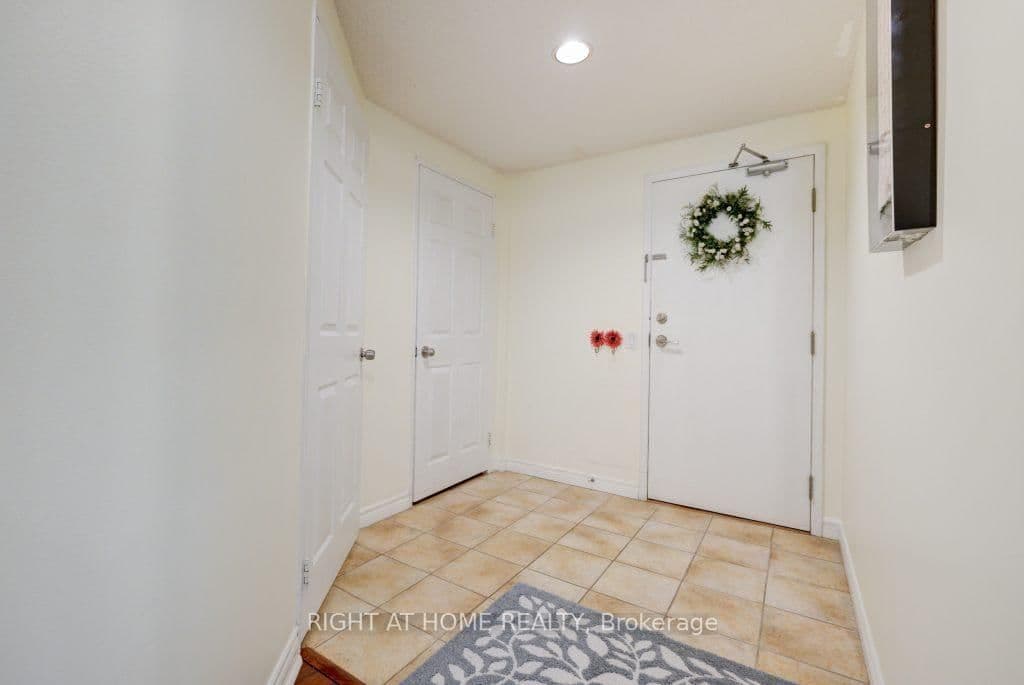 7 Bishop Avenue, Unit 905 thumbnail 7