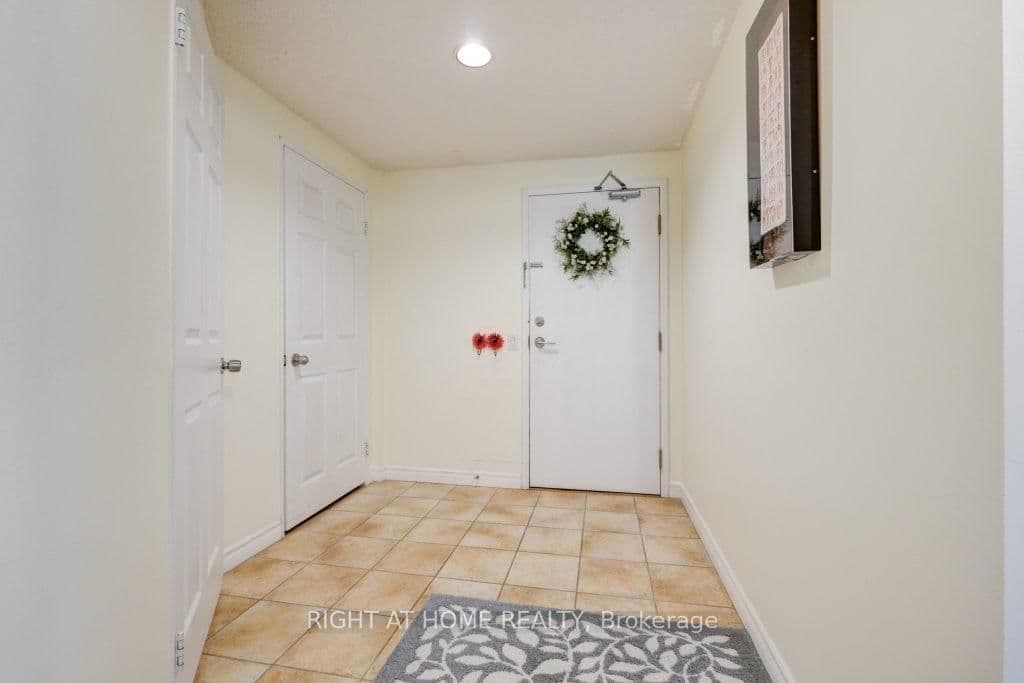 7 Bishop Avenue, Unit 905 thumbnail 8