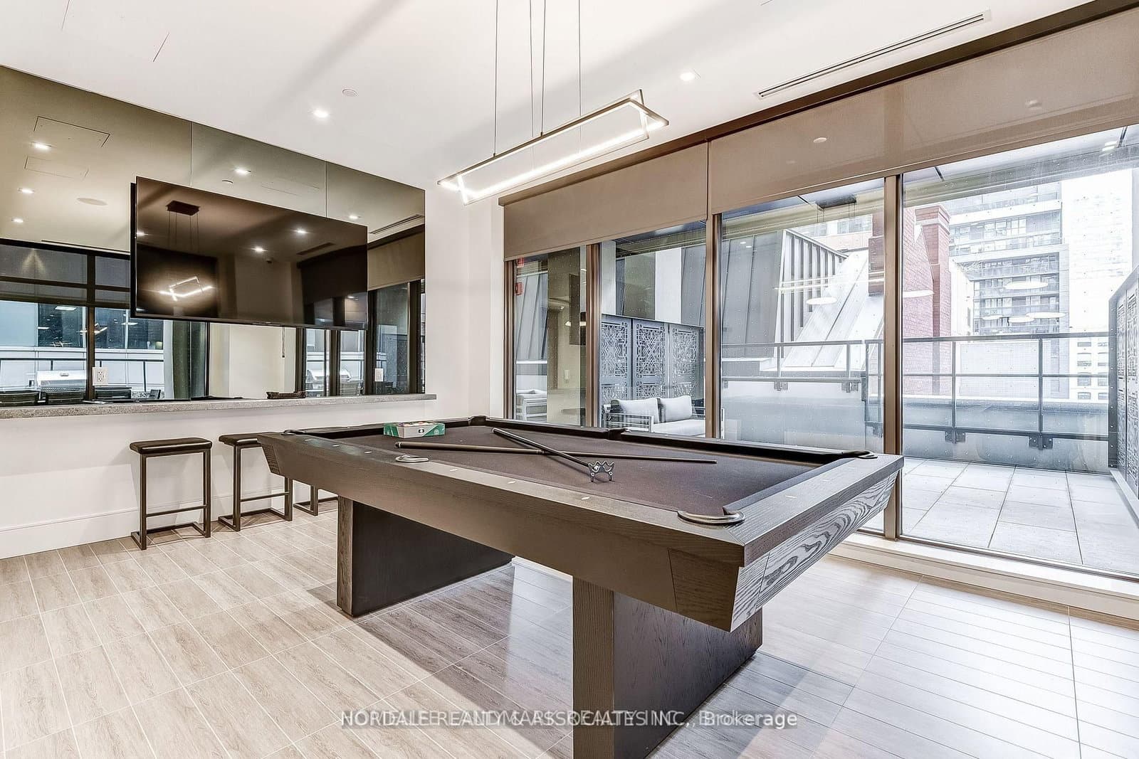 28 Widmer Street, Unit SPH23 thumbnail 10