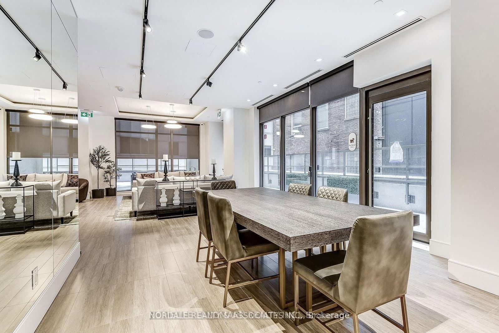 28 Widmer Street, Unit SPH23 thumbnail 3