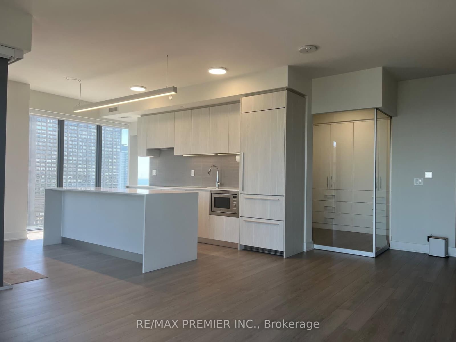 8 Cumberland Street, Unit 3506