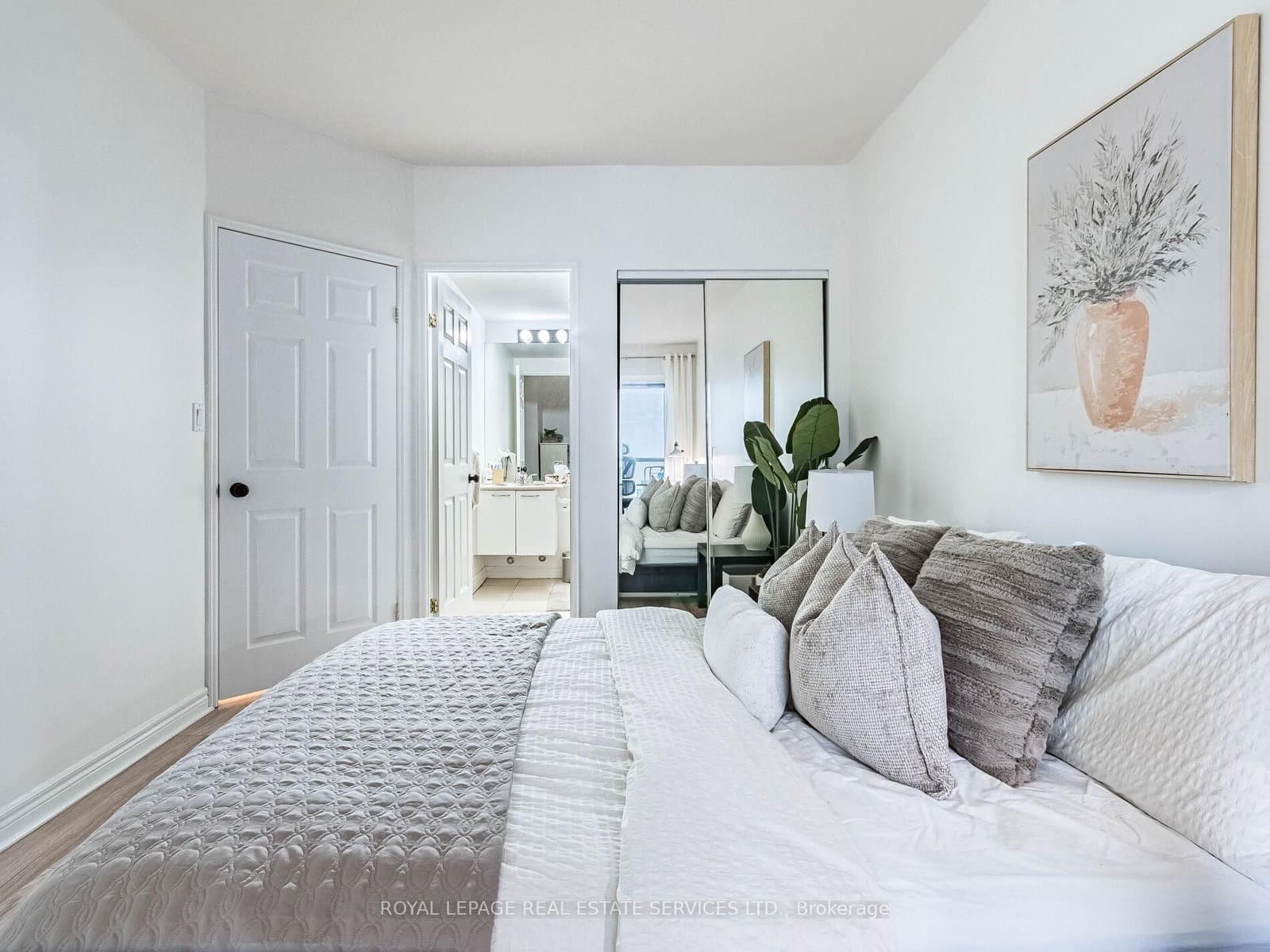 55 Bloor Street E, Unit 802 thumbnail 10
