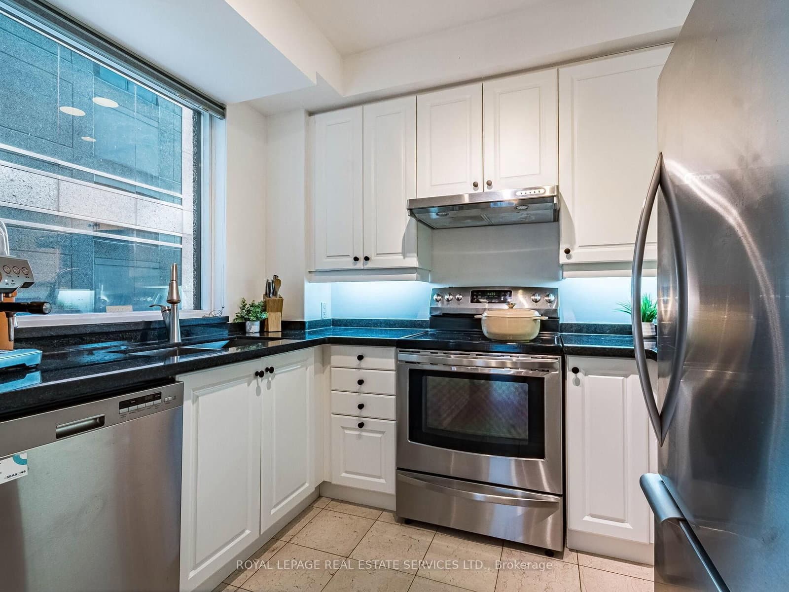 55 Bloor Street E, Unit 802 thumbnail 7