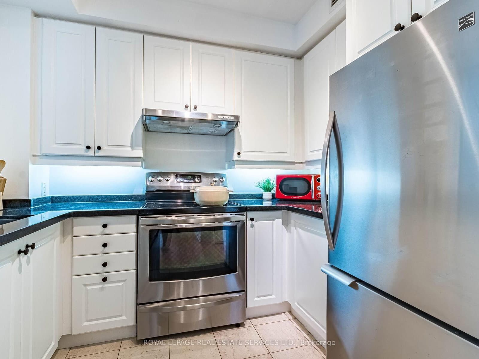 55 Bloor Street E, Unit 802 thumbnail 8