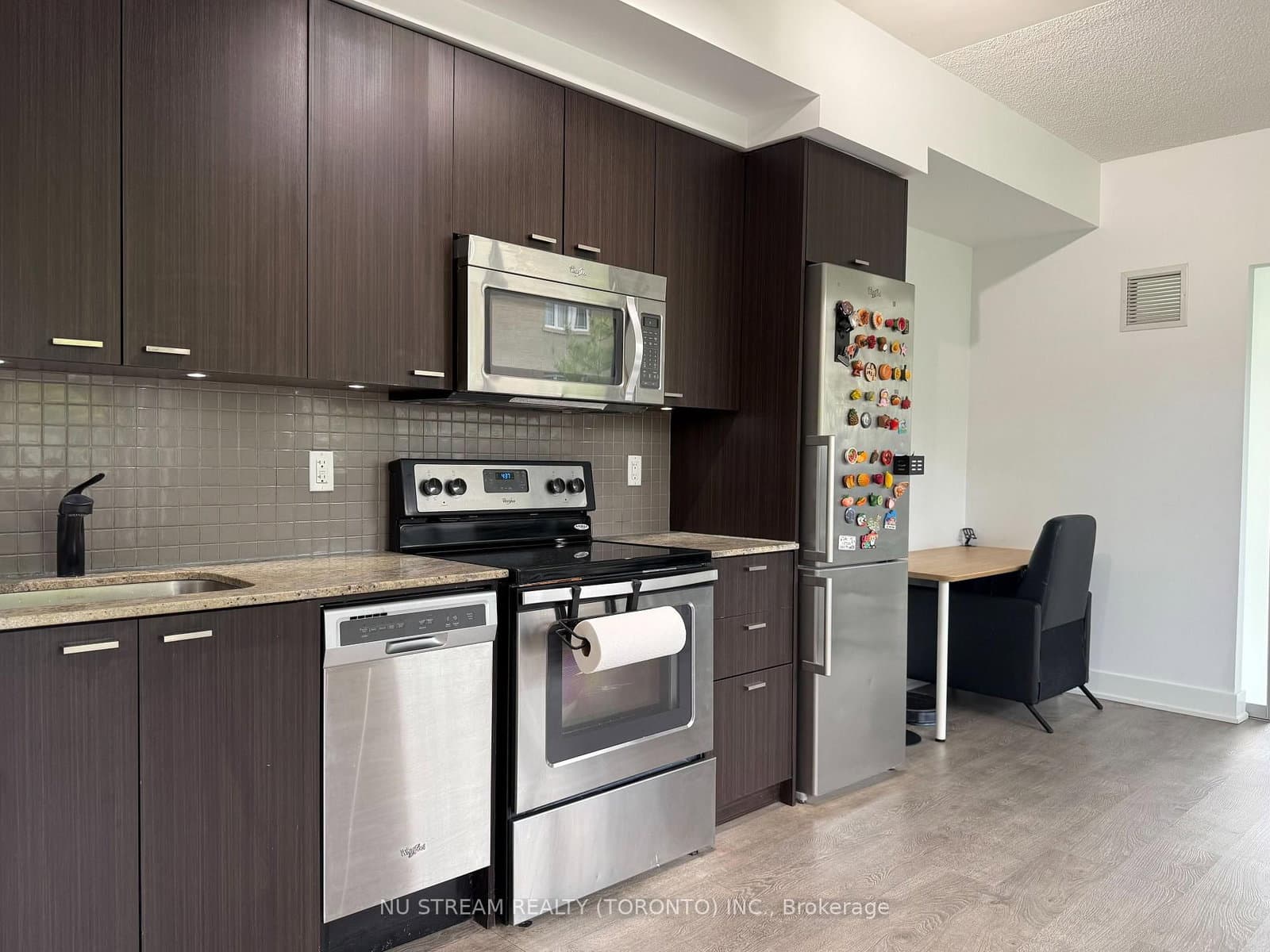 88 Sheppard Avenue E, Unit 211 thumbnail 4