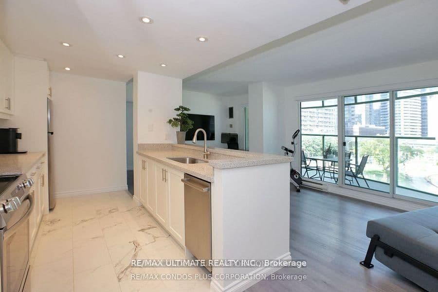 77 Harbour Square, Unit 601 thumbnail 2