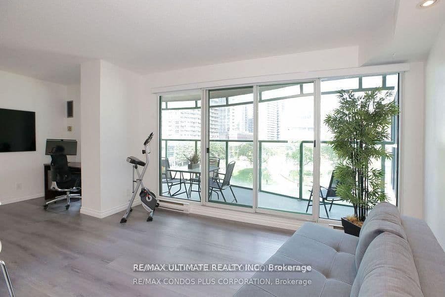 77 Harbour Square, Unit 601 thumbnail 6
