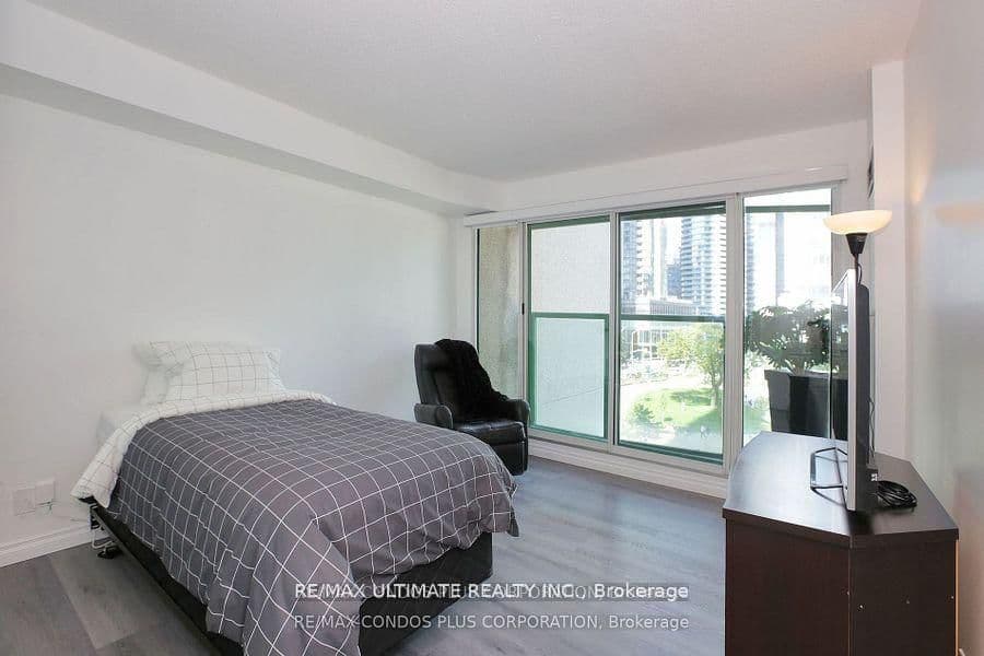 77 Harbour Square, Unit 601 thumbnail 9