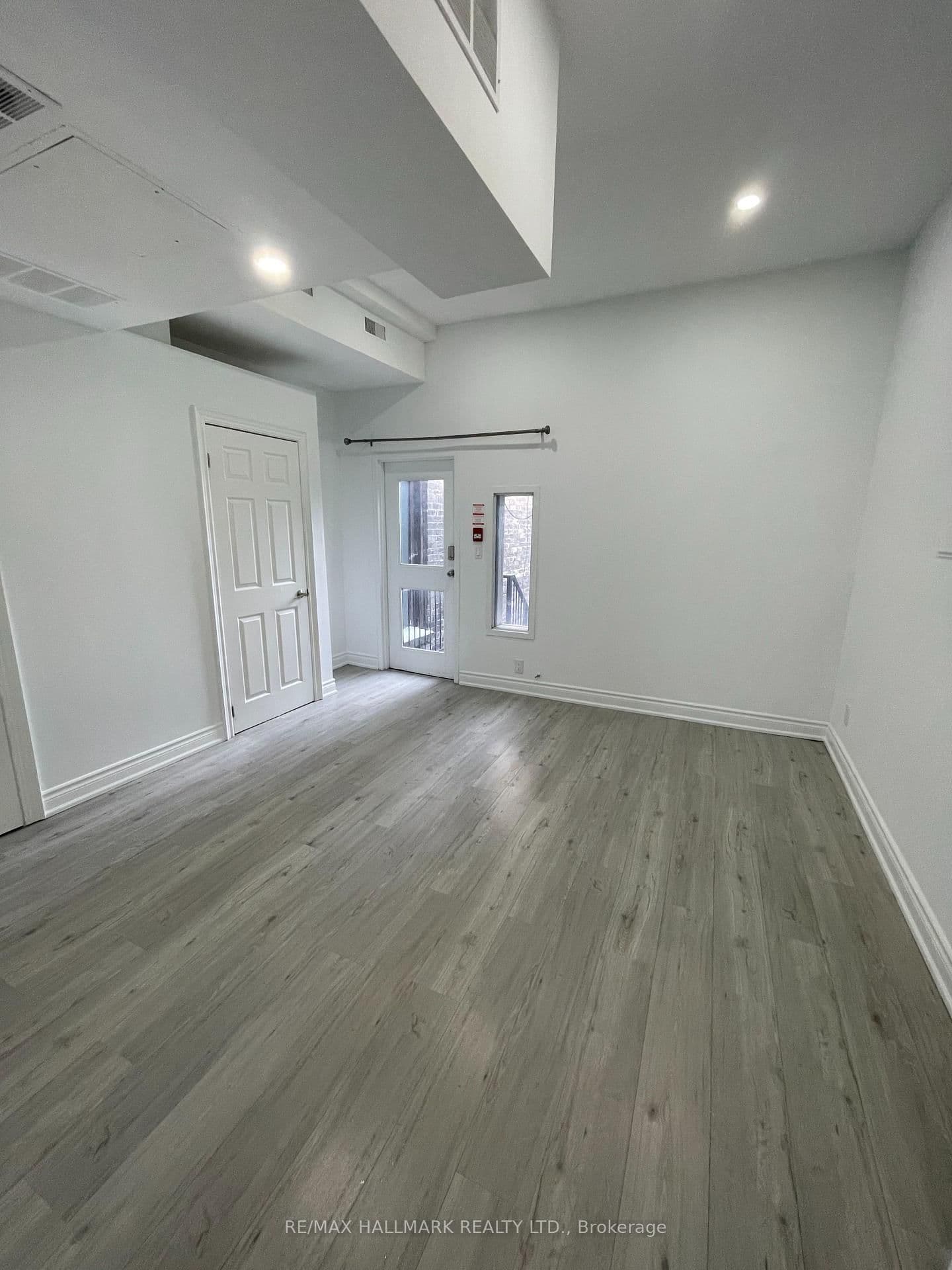 414 Dundas Street E thumbnail 30