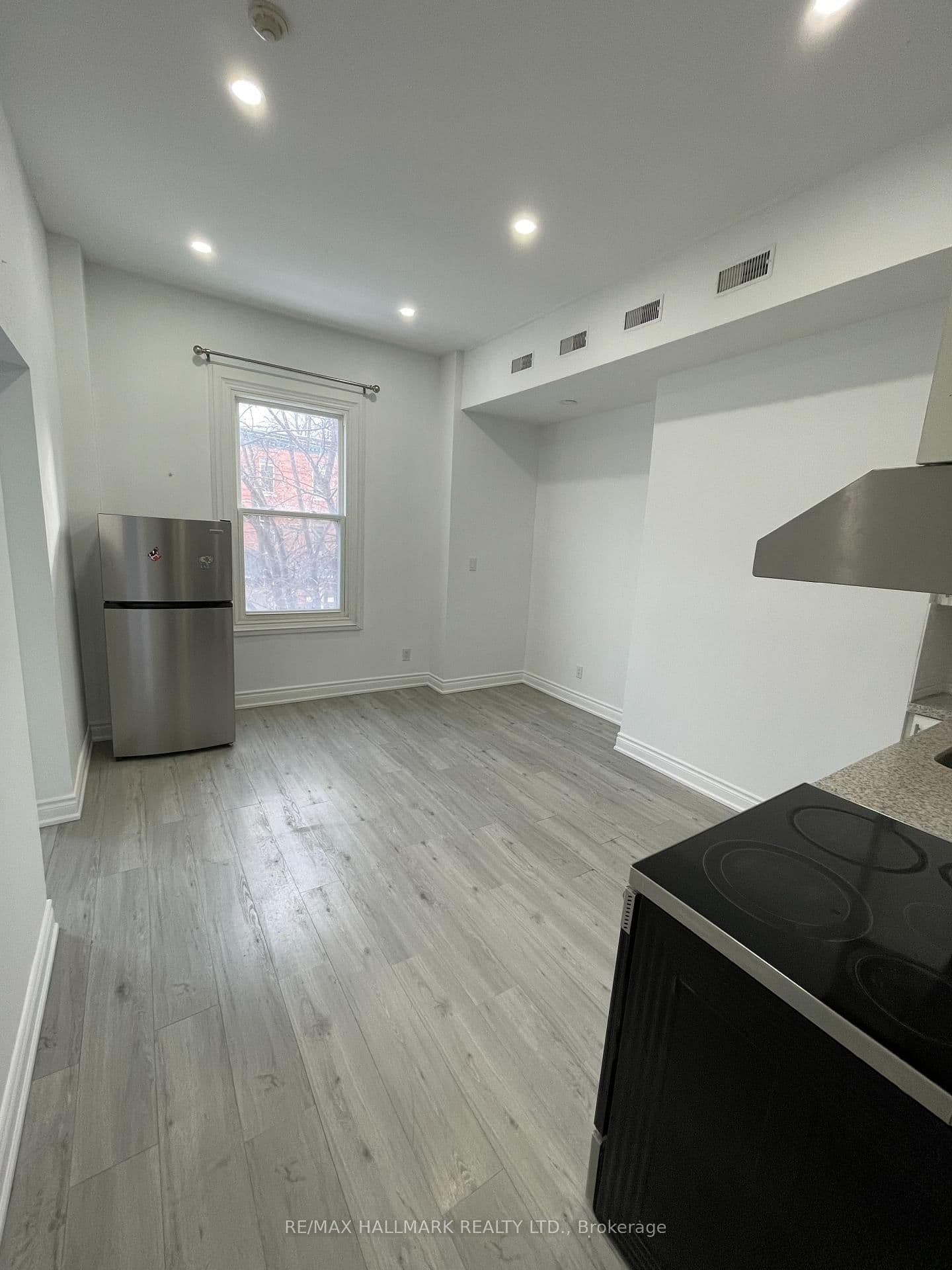 414 Dundas Street E thumbnail 33