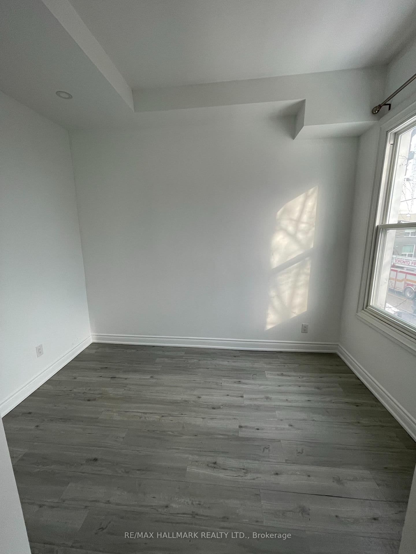 414 Dundas Street E thumbnail 34