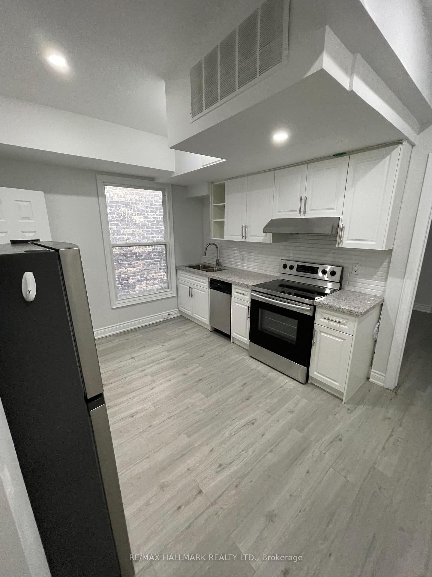 414 Dundas Street E thumbnail 15
