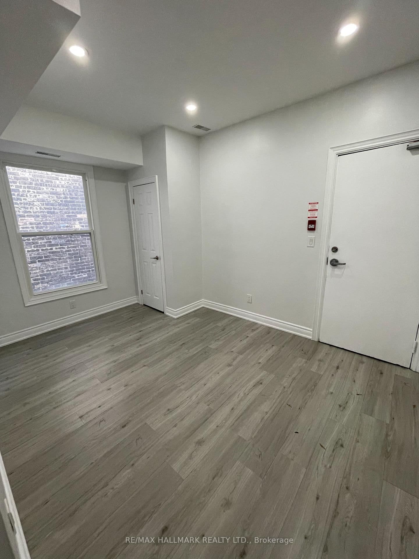 414 Dundas Street E thumbnail 17