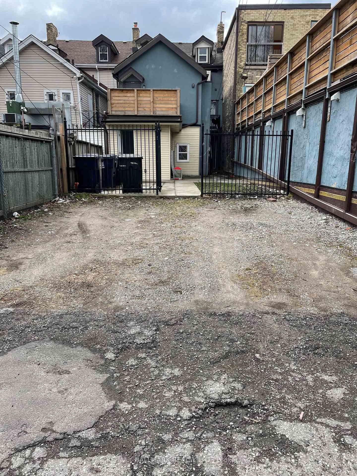 414 Dundas Street E thumbnail 39