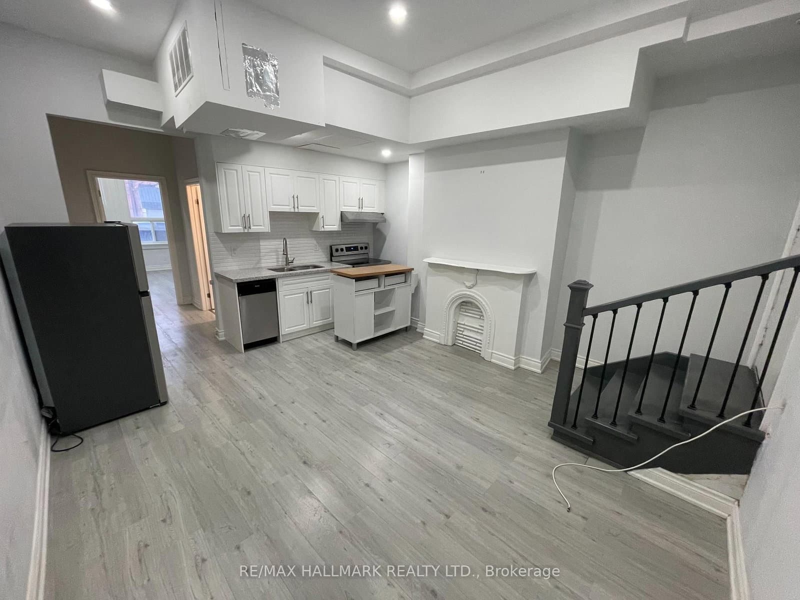 414 Dundas Street E thumbnail 8
