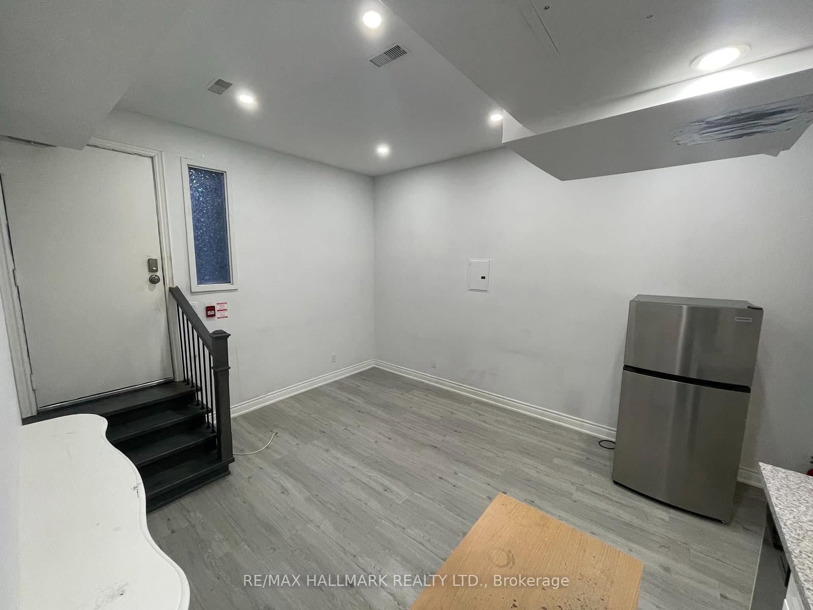 414 Dundas Street E thumbnail 9
