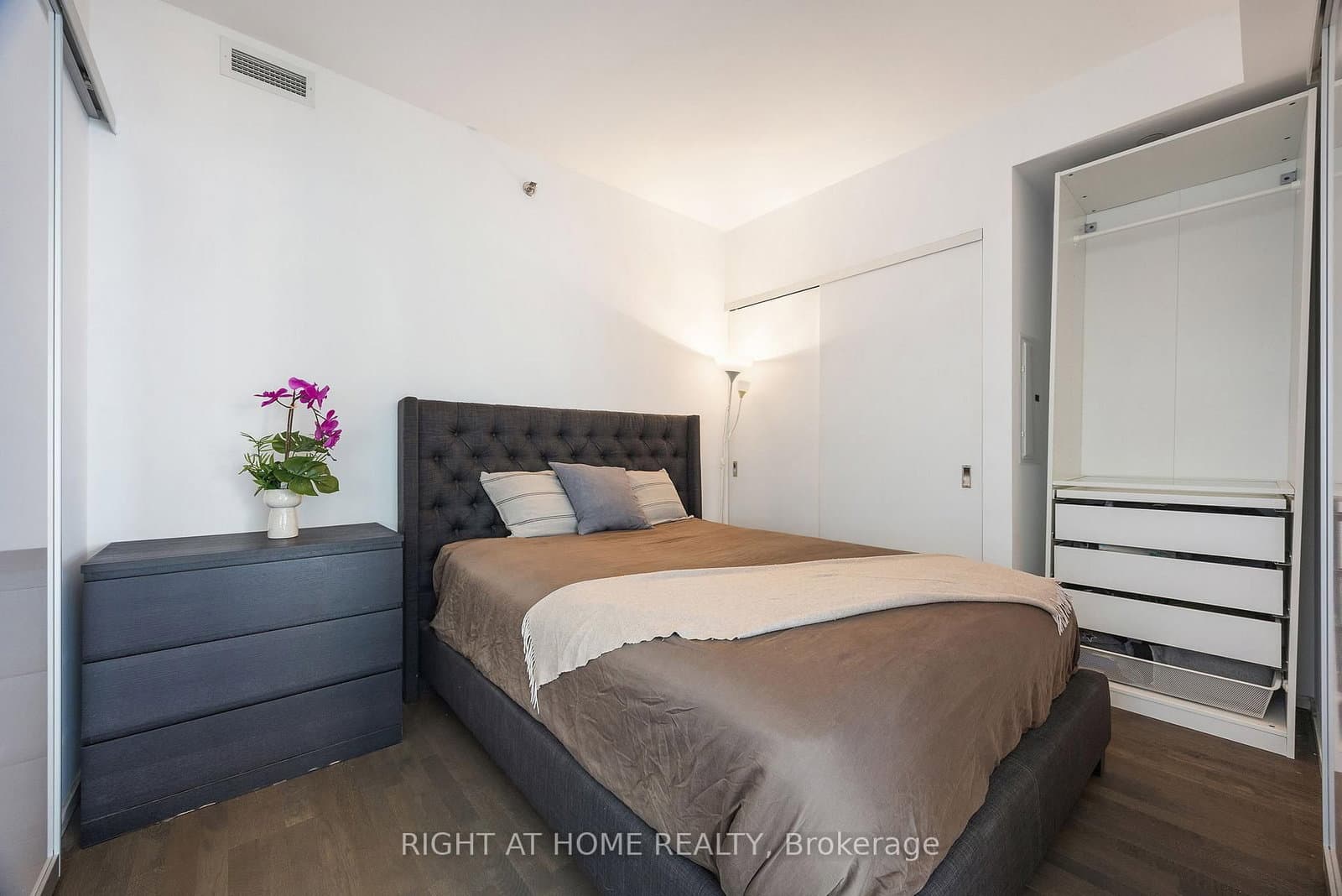 5 St. Joseph Street, Unit 3403 thumbnail 13