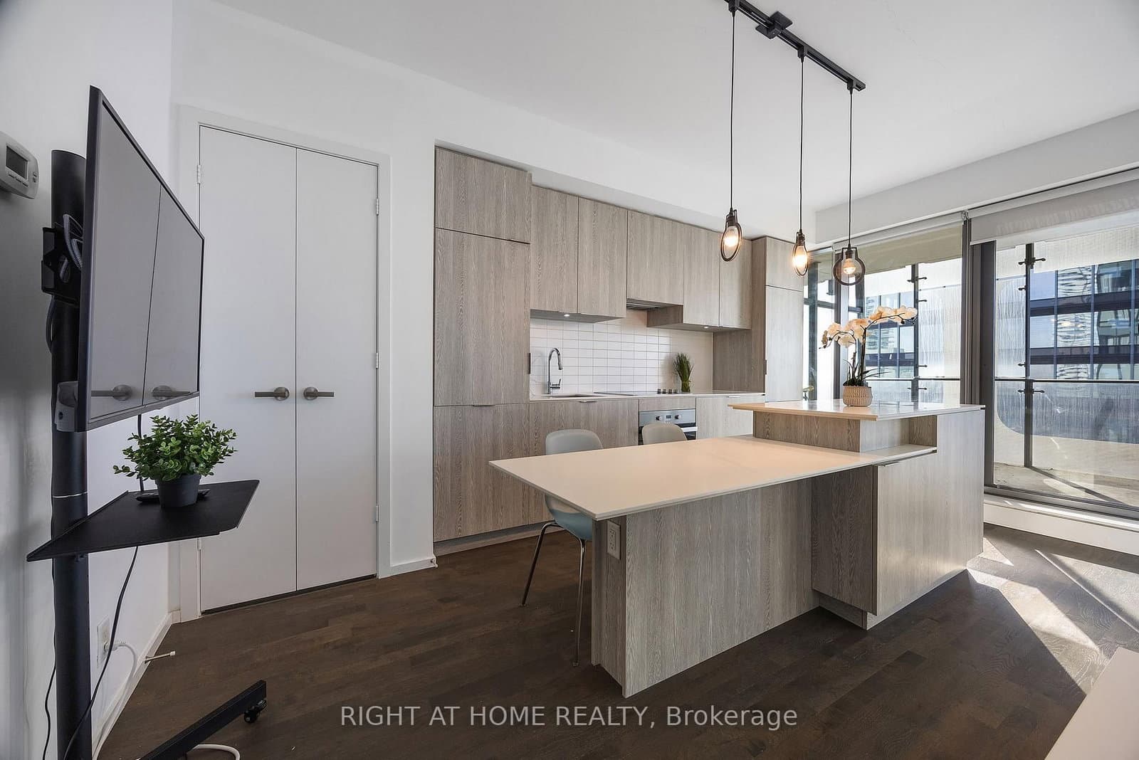5 St. Joseph Street, Unit 3403 thumbnail 6