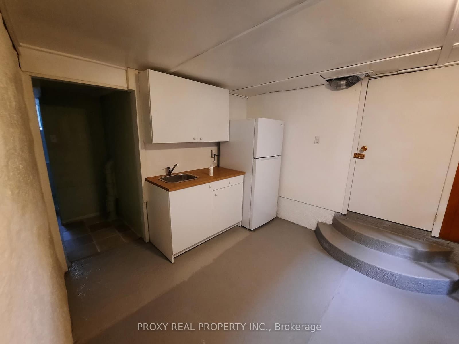 205 Maplehurst Avenue E thumbnail 16