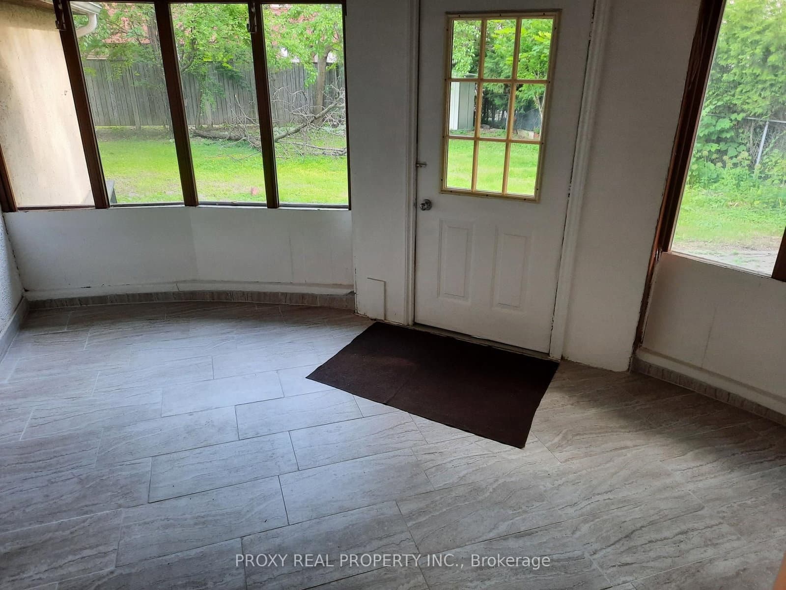 205 Maplehurst Avenue E thumbnail 17
