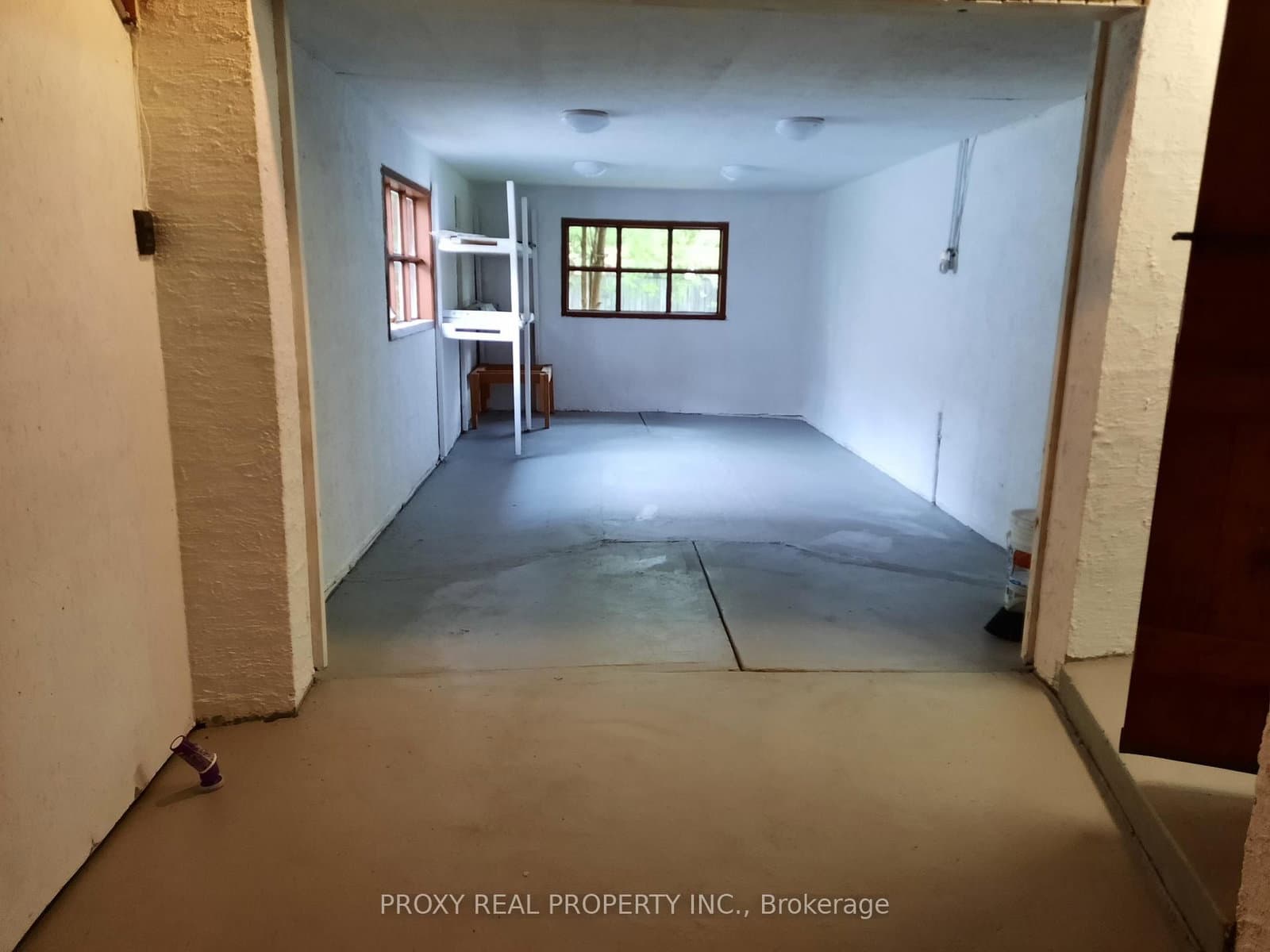 205 Maplehurst Avenue E thumbnail 18
