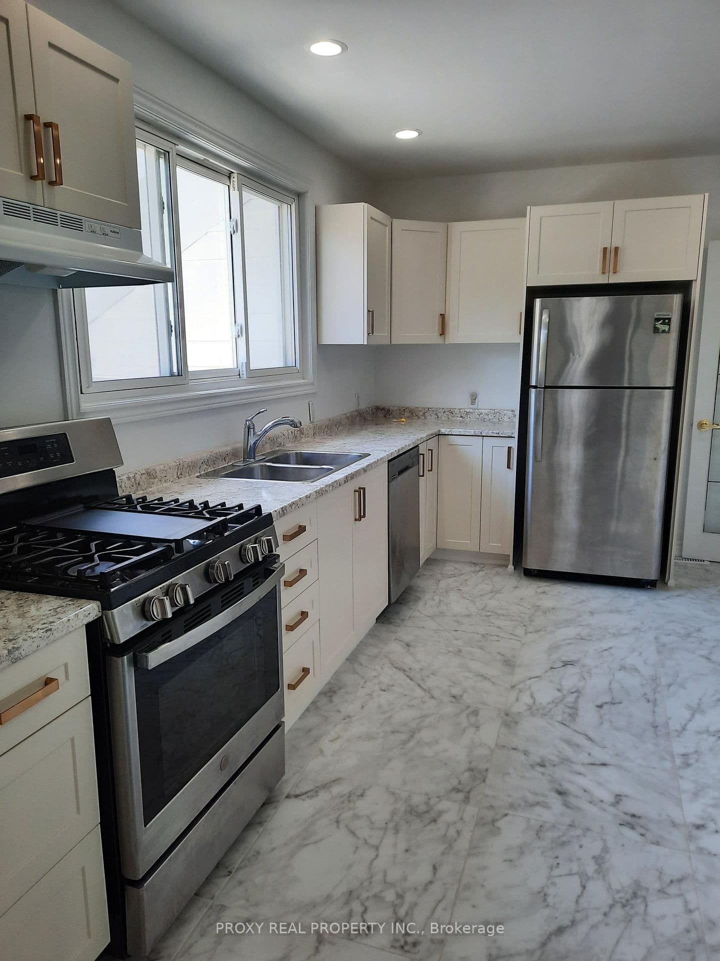 205 Maplehurst Avenue E thumbnail 6