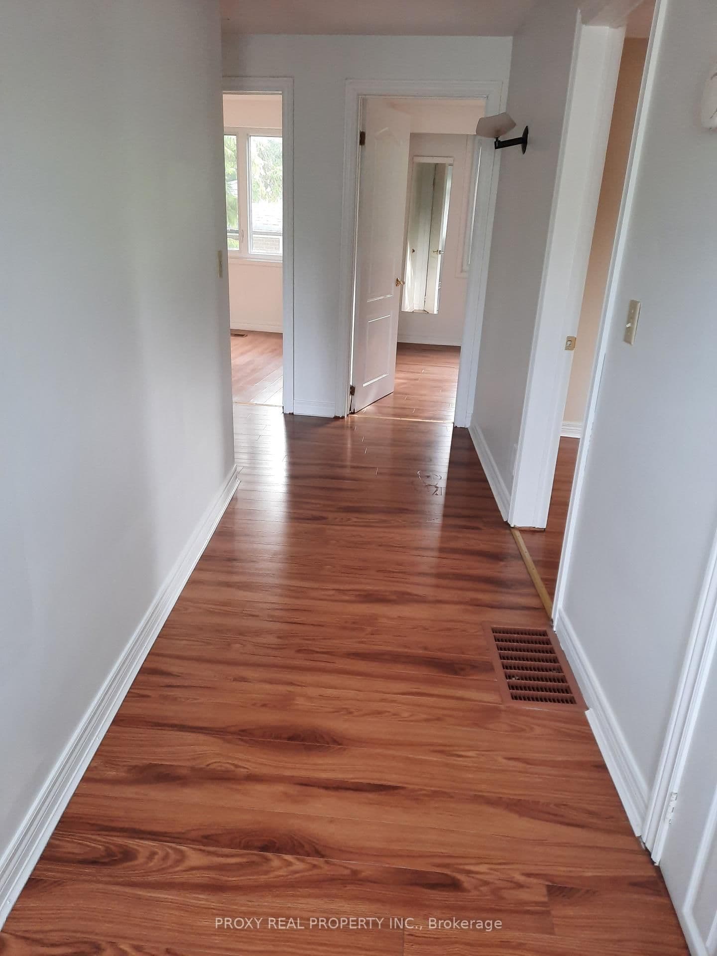 205 Maplehurst Avenue E thumbnail 7
