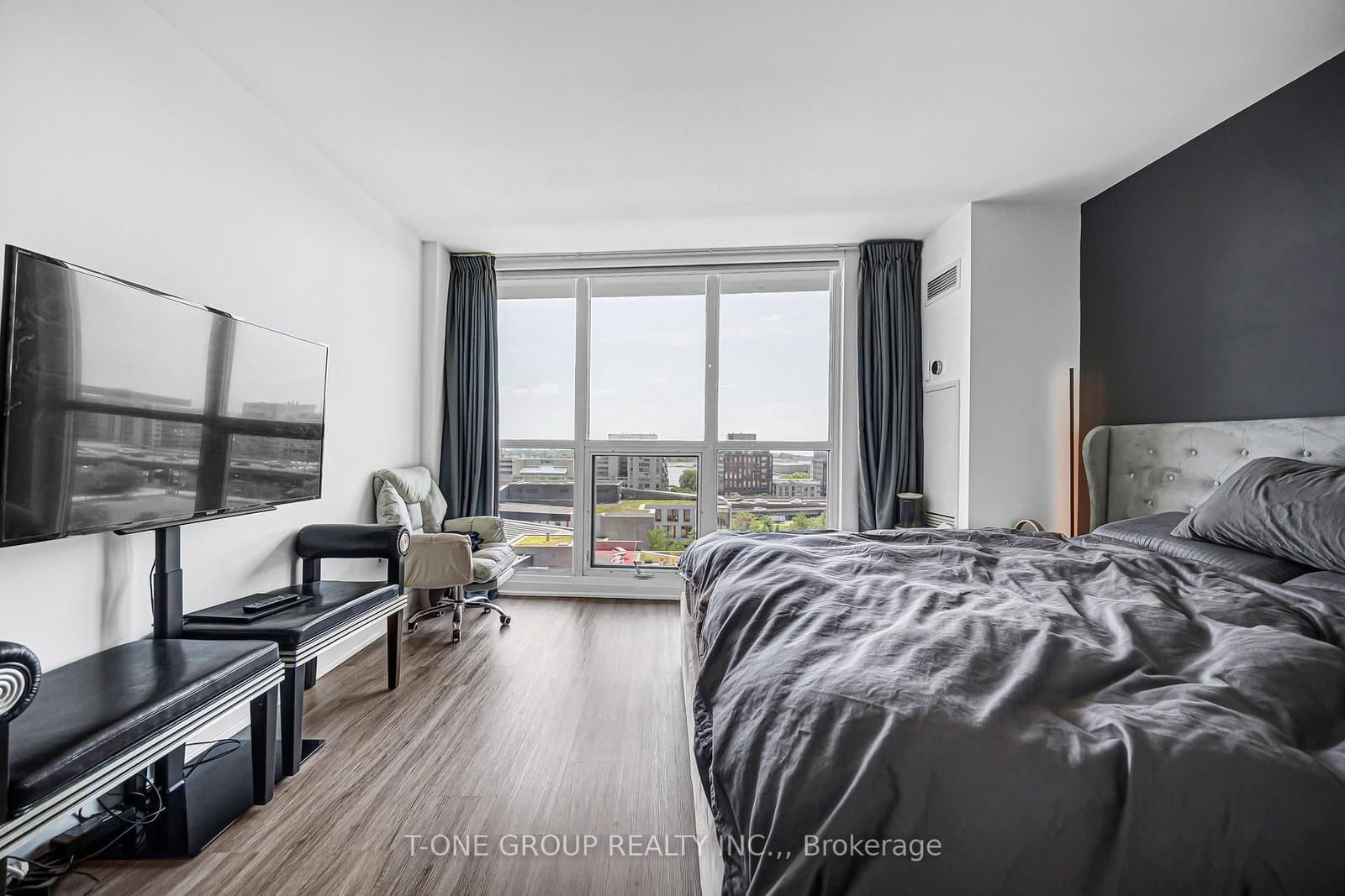 8 Telegram Mews, Unit 829 thumbnail 22