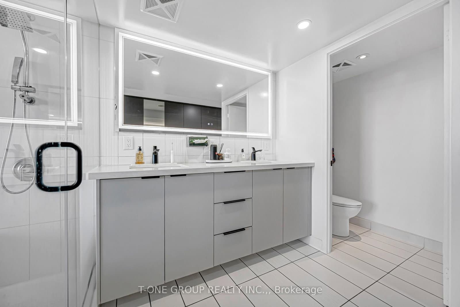 8 Telegram Mews, Unit 829 thumbnail 25