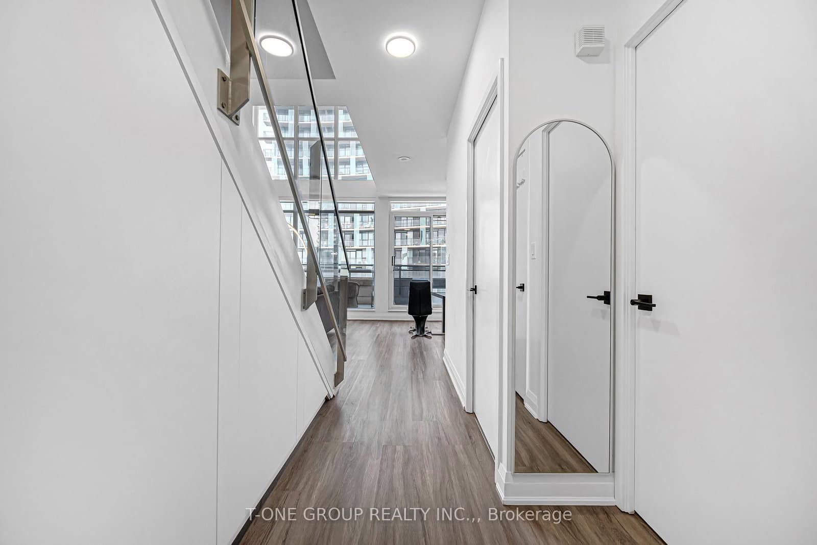 8 Telegram Mews, Unit 829 thumbnail 4