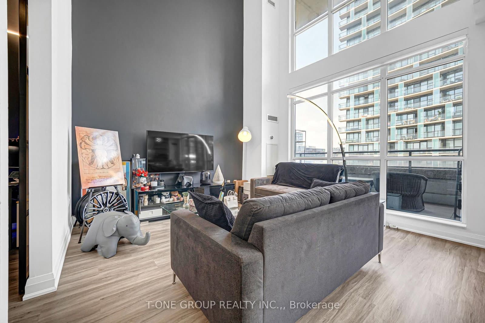 8 Telegram Mews, Unit 829 thumbnail 5