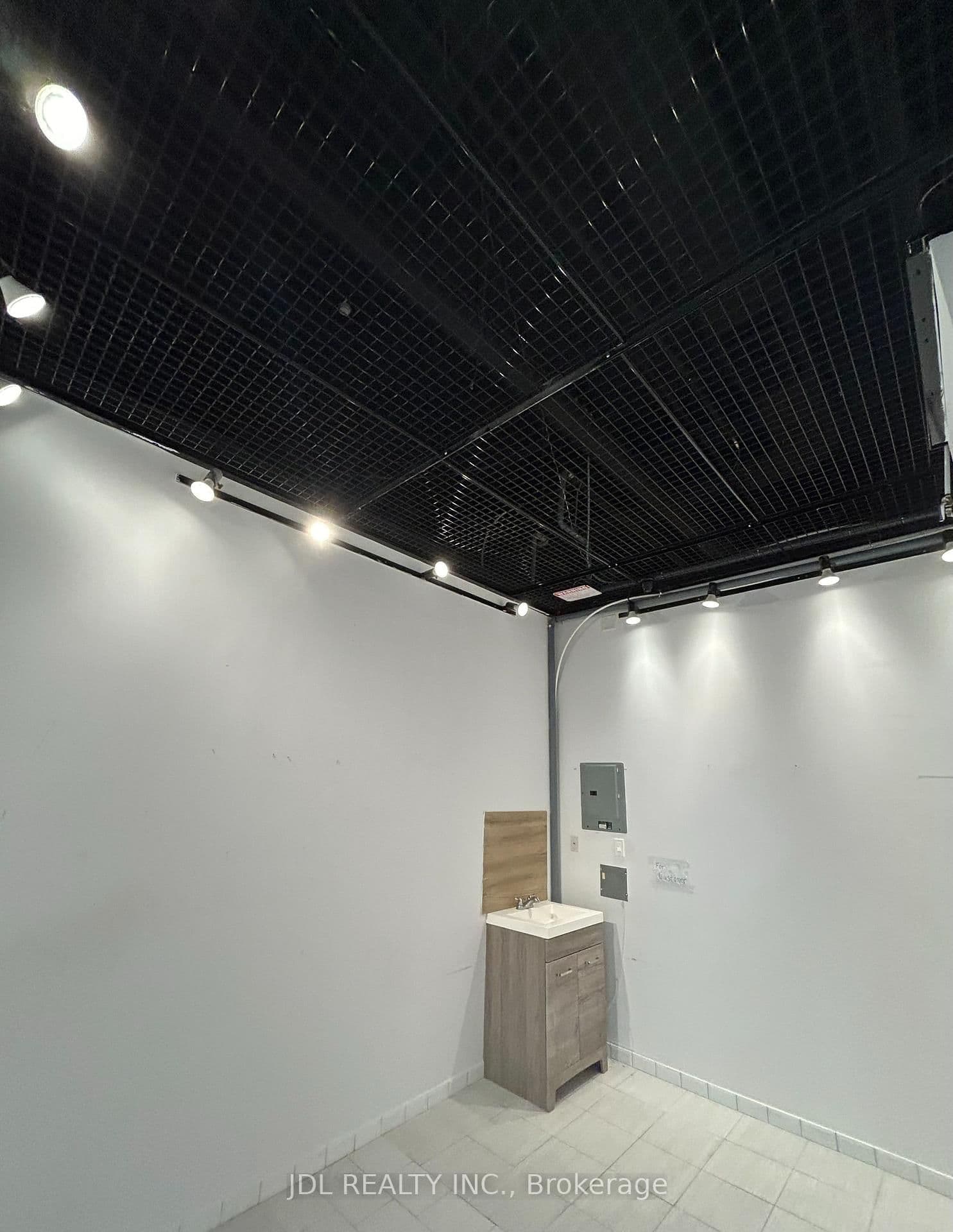 384 Yonge St Street, Unit #3 thumbnail 10