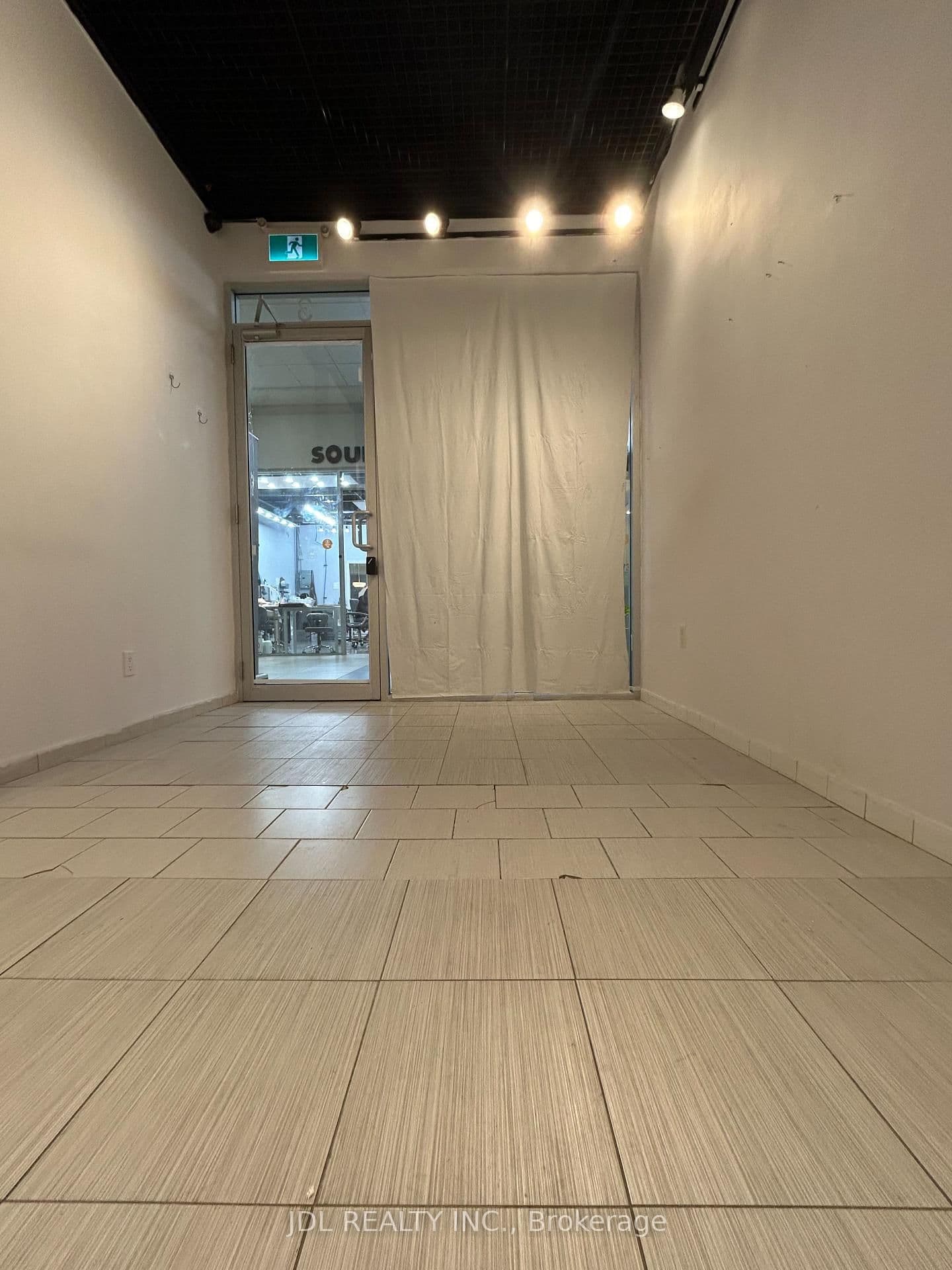 384 Yonge St Street, Unit #3 thumbnail 7