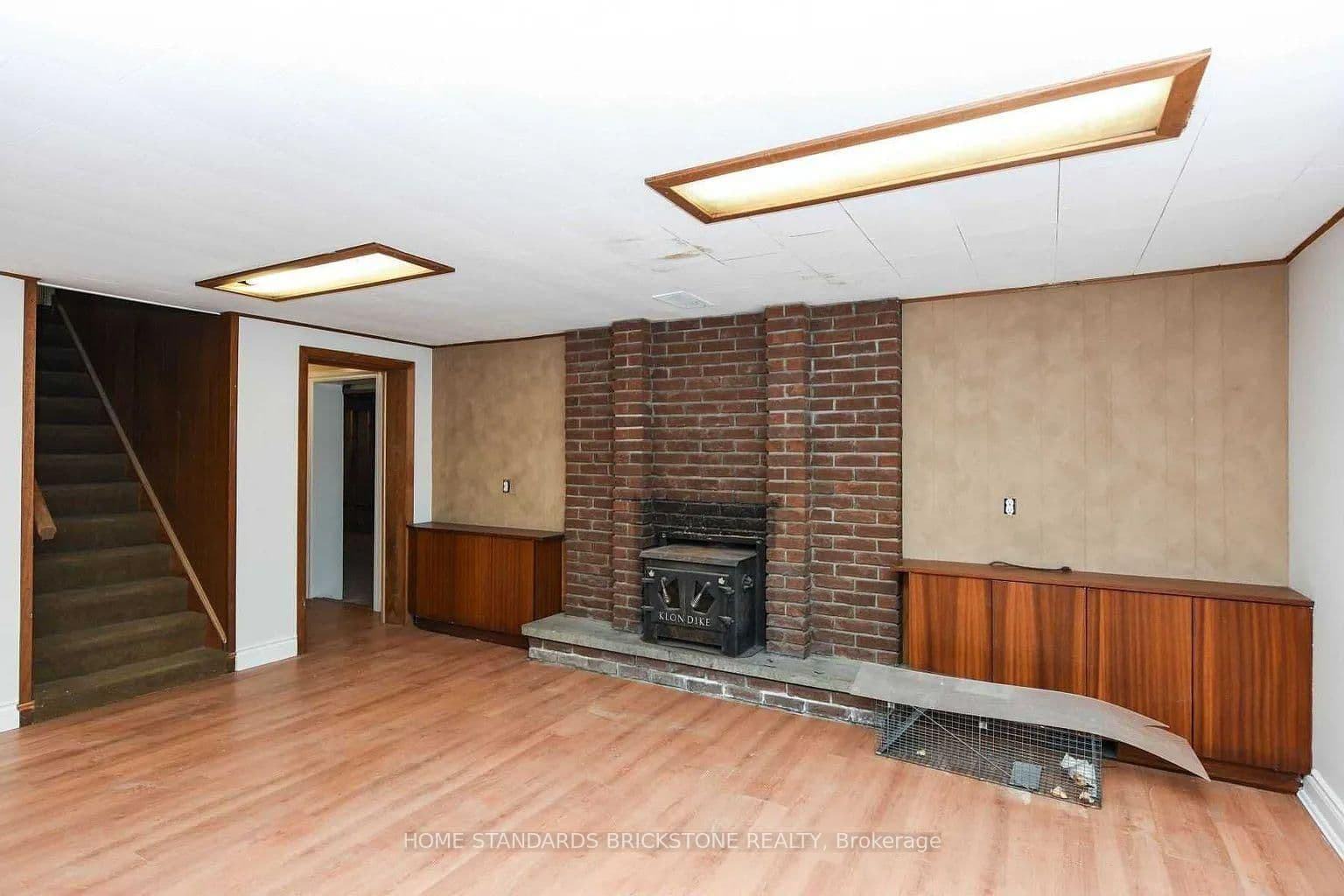 90 Centre Avenue N thumbnail 23