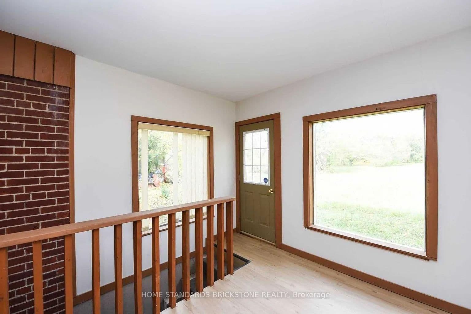 90 Centre Avenue N thumbnail 26