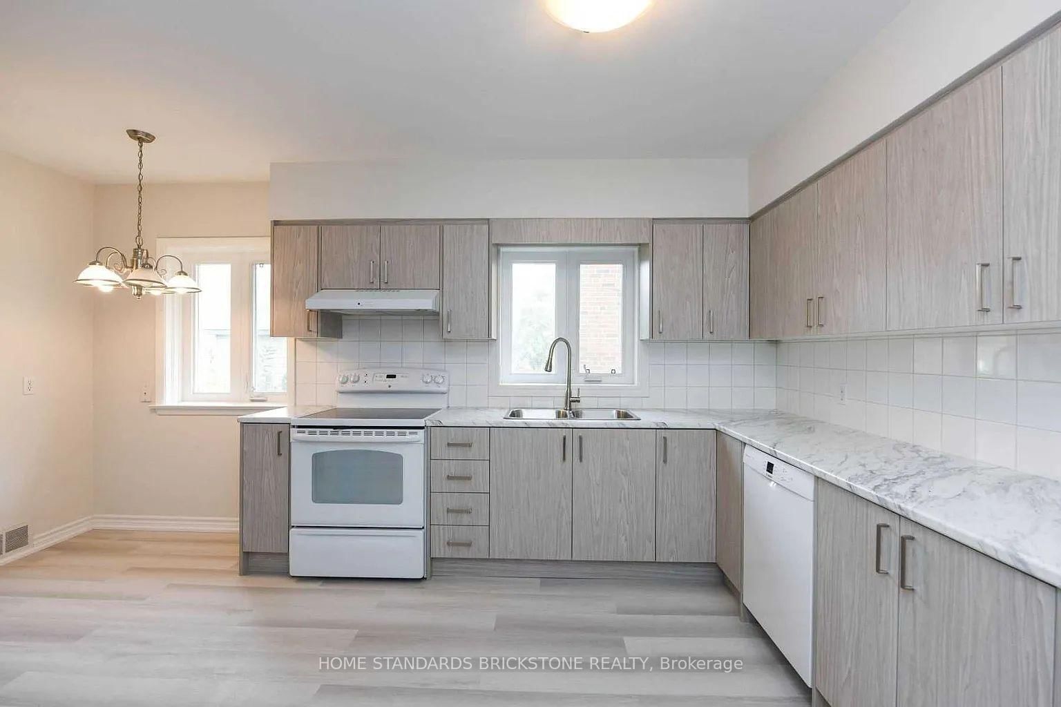 90 Centre Avenue N thumbnail 5
