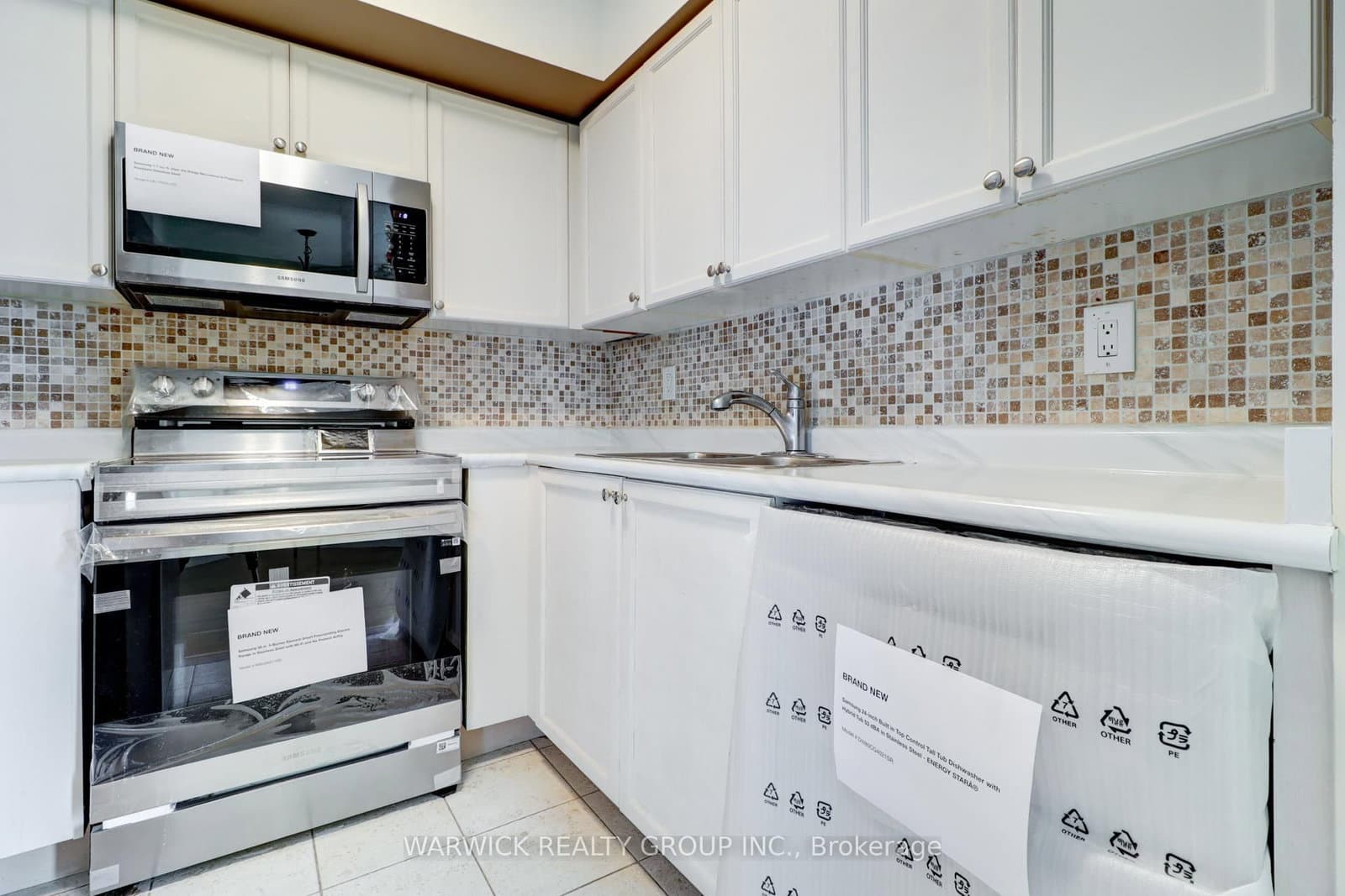 30 Harrison Garden Boulevard, Unit 903 thumbnail 13