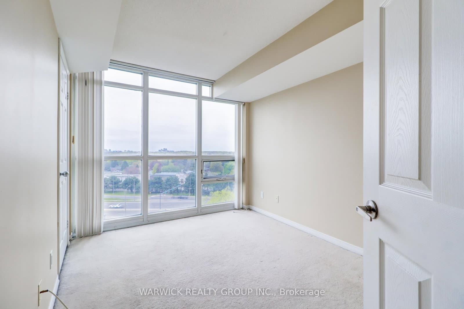 30 Harrison Garden Boulevard, Unit 903 thumbnail 15
