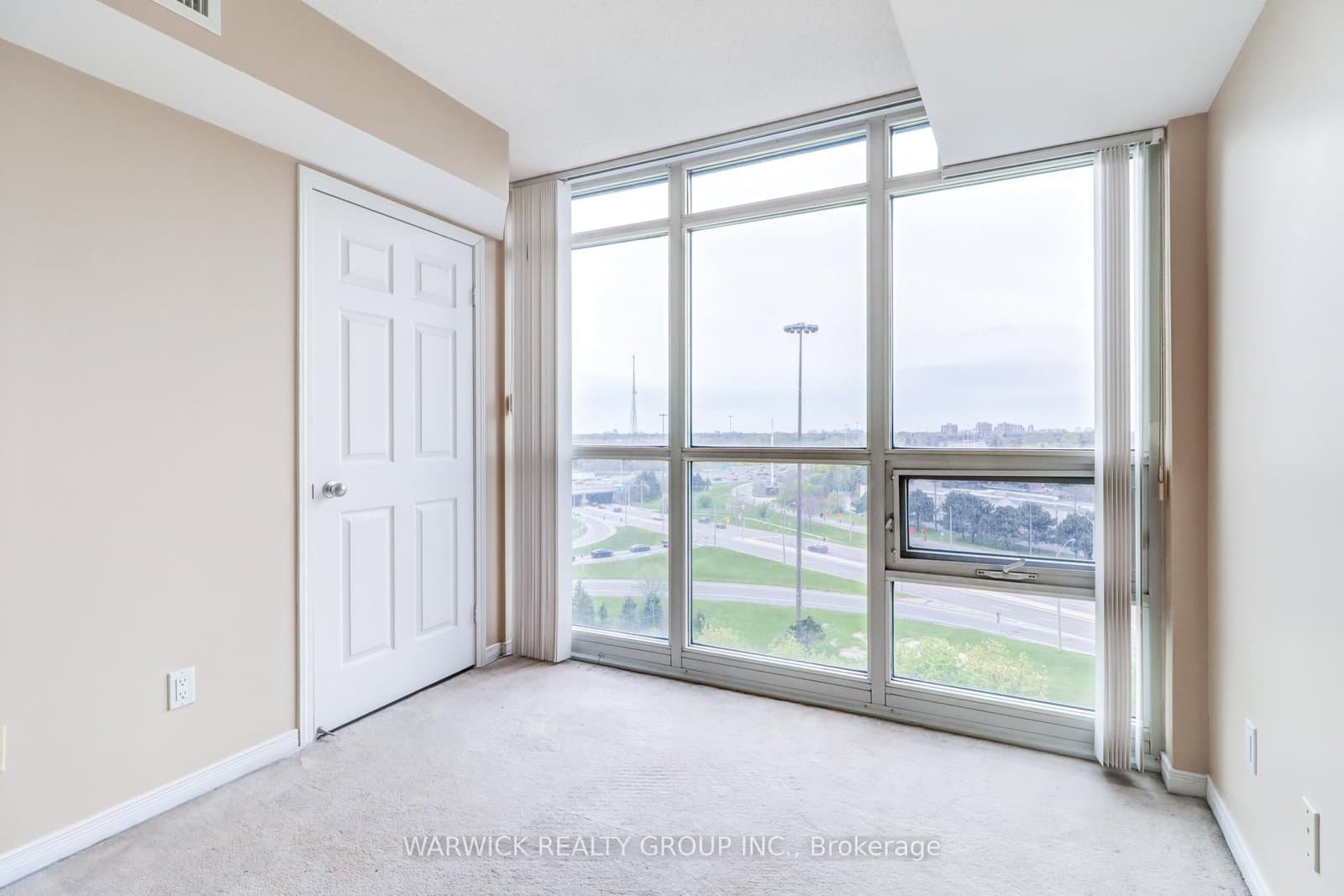 30 Harrison Garden Boulevard, Unit 903 thumbnail 16