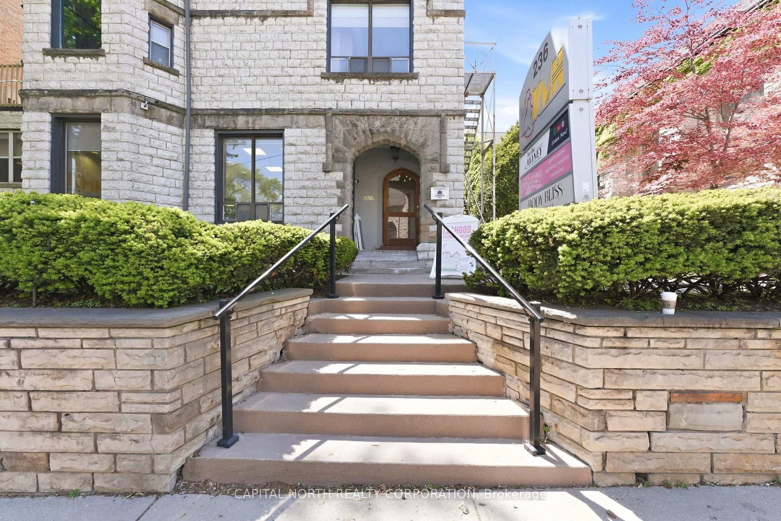 236 Avenue Road, Unit 2nd Floor thumbnail 3