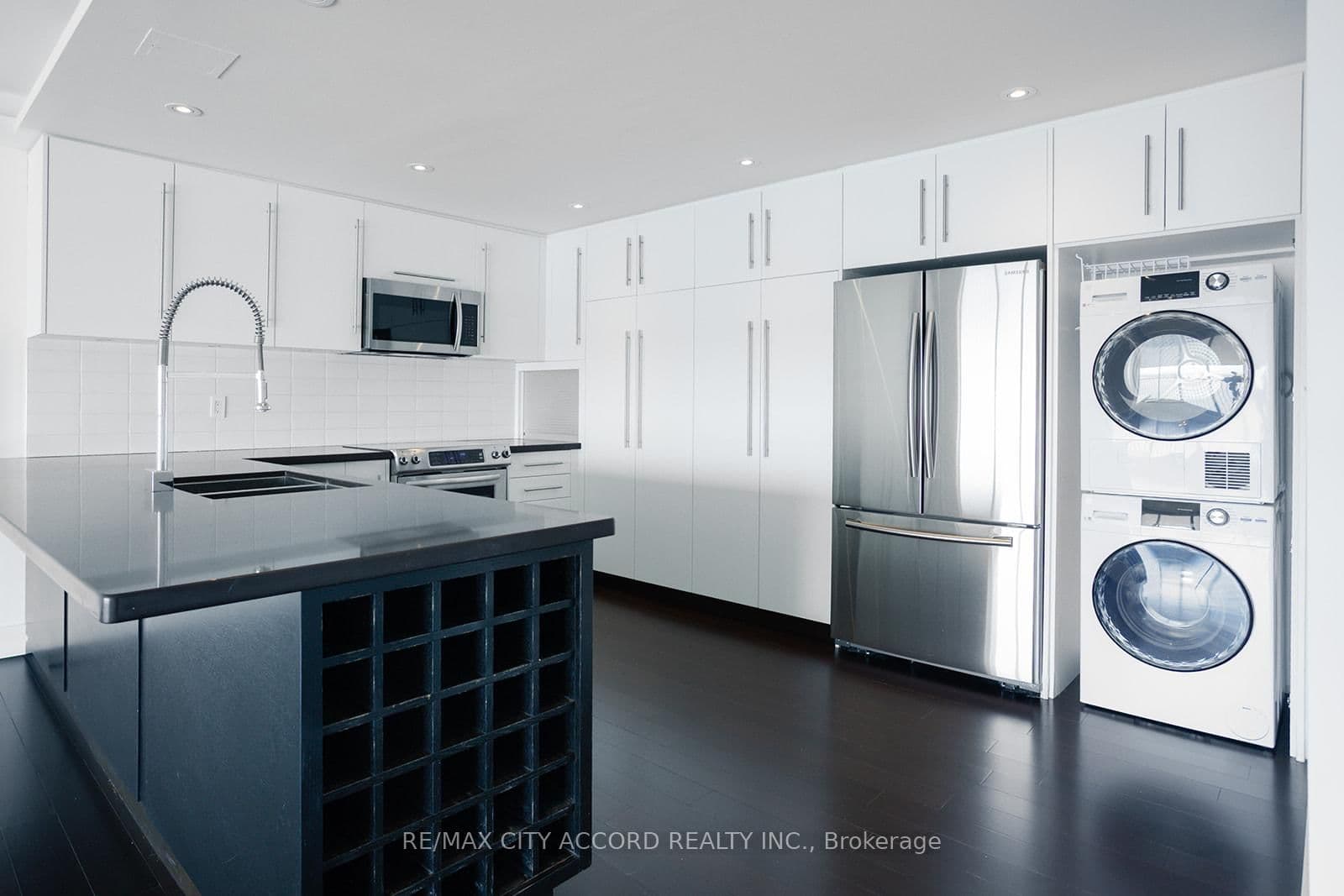 33 Harbour Square, Unit 2018 thumbnail 16