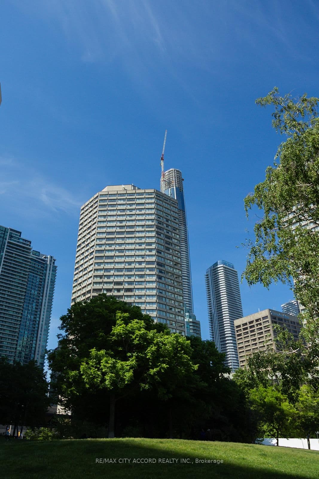 33 Harbour Square, Unit 2018 thumbnail 3