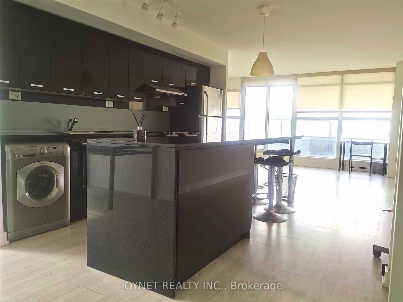29 Singer Court, Unit 305 thumbnail 5